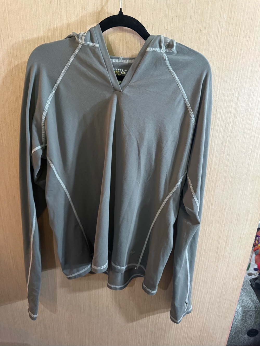 Women’s Mountain Hardwear Gray Long-Sleeve Lightweight Hoodie Size XL